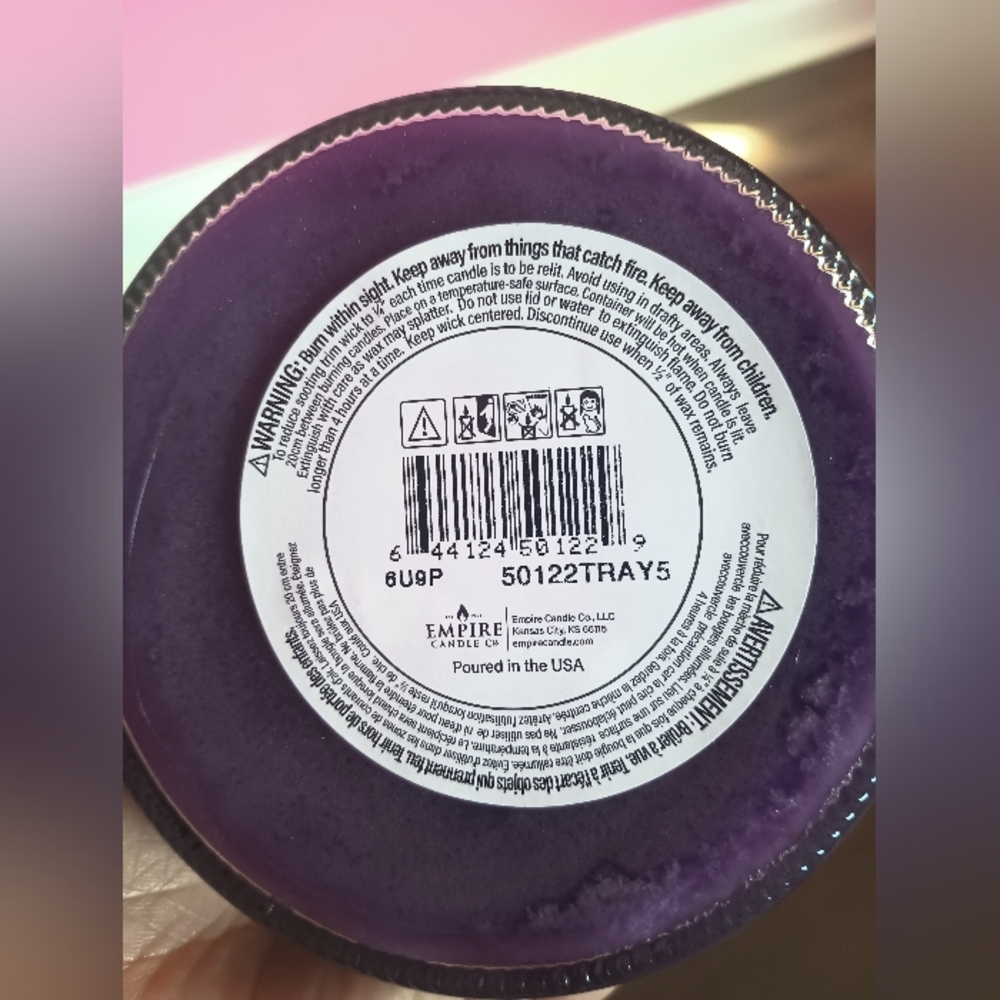 🕯️ Tuscany Candle's Premium Lilac Blossom Candle - Picture 4 of 5